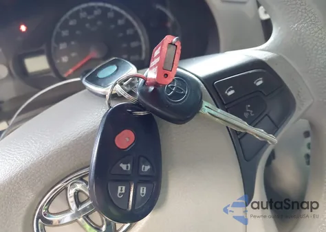 2014 Toyota Sienna Le z USA, uszkodzony, nr VIN 5TDKK3DC4ES440820